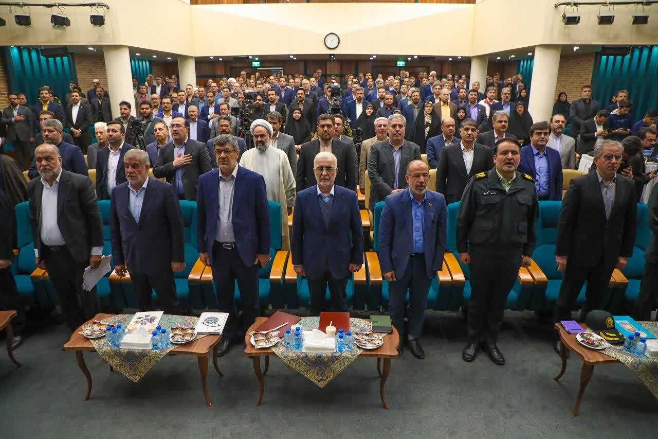 برگزاری نشست شورای اداری استان یزد به ریاست وزیر کشور برگزاری نشست شورای اداری استان یزد به ریاست وزیر کشور