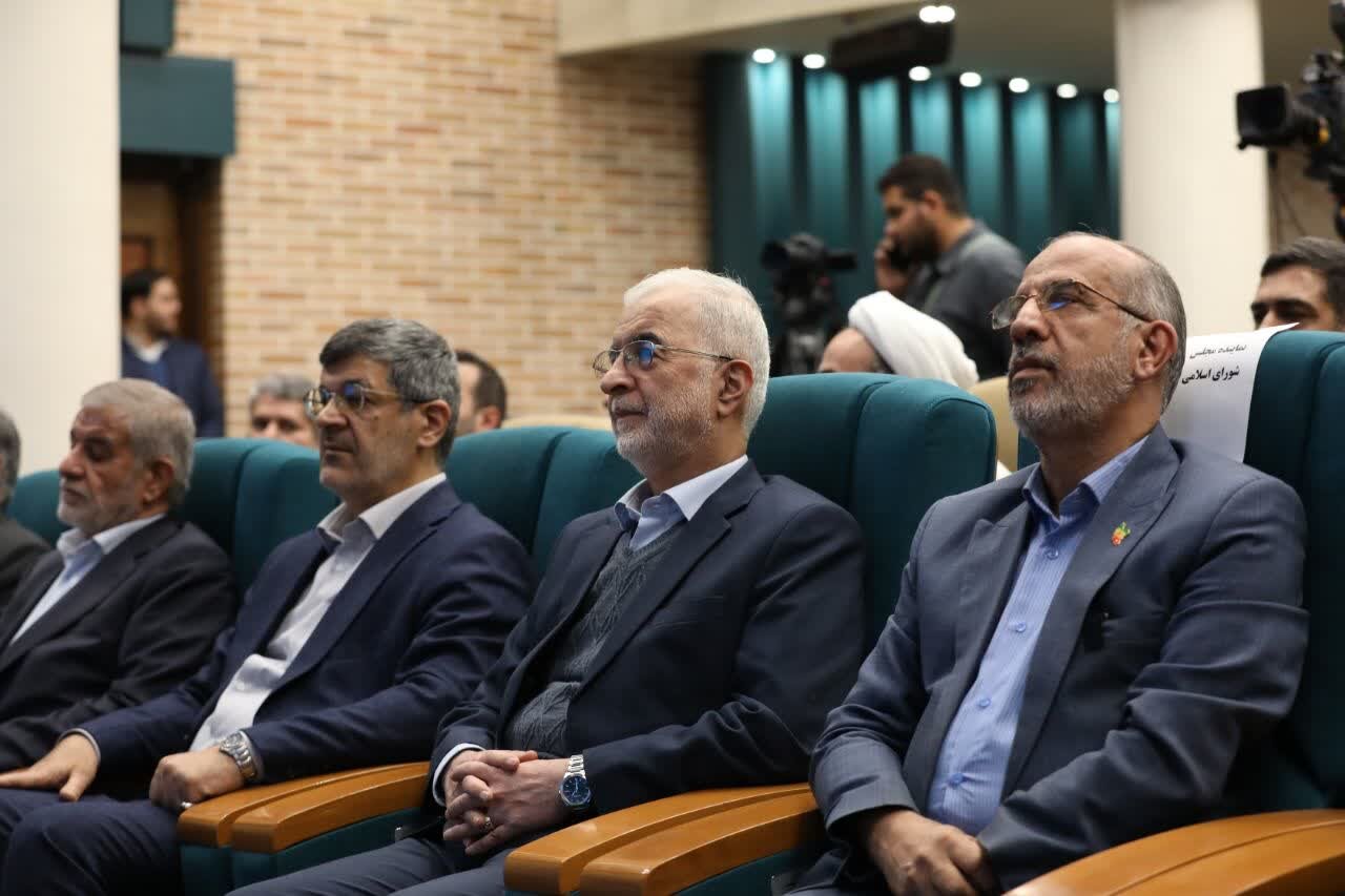 برگزاری نشست شورای اداری استان یزد به ریاست وزیر کشور برگزاری نشست شورای اداری استان یزد به ریاست وزیر کشور