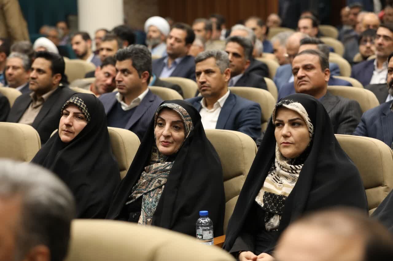 برگزاری نشست شورای اداری استان یزد به ریاست وزیر کشور برگزاری نشست شورای اداری استان یزد به ریاست وزیر کشور