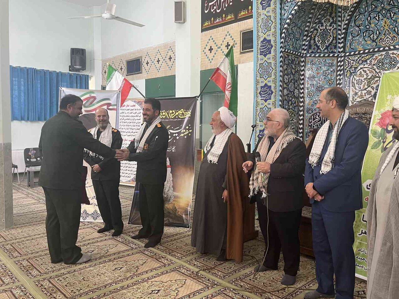 برگزاری همایش تجلیل از بسیجیان کارگری و کارمندی میبد در مسجدالنبی شهرک صنعتی جهان آباد برگزاری همایش تجلیل از بسیجیان کارگری و کارمندی میبد در مسجدالنبی شهرک صنعتی جهان آباد