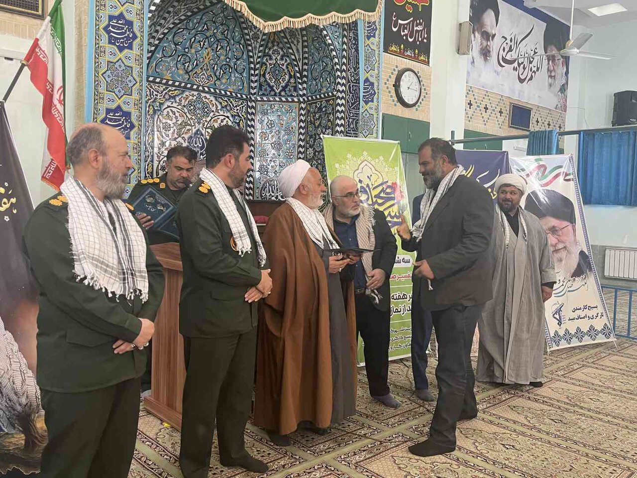 برگزاری همایش تجلیل از بسیجیان کارگری و کارمندی میبد در مسجدالنبی شهرک صنعتی جهان آباد برگزاری همایش تجلیل از بسیجیان کارگری و کارمندی میبد در مسجدالنبی شهرک صنعتی جهان آباد