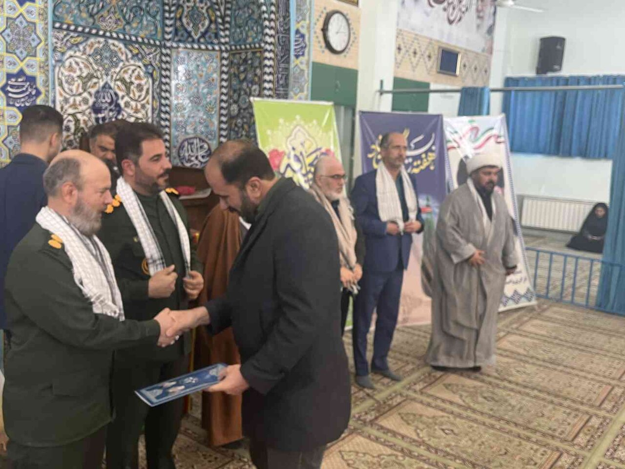 برگزاری همایش تجلیل از بسیجیان کارگری و کارمندی میبد در مسجدالنبی شهرک صنعتی جهان آباد برگزاری همایش تجلیل از بسیجیان کارگری و کارمندی میبد در مسجدالنبی شهرک صنعتی جهان آباد