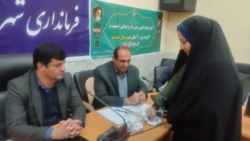 بستر خانهدار شدن ۲۸ خانواده فلاردی در قالب طرح جوانی جمعیت فراهم شد/ قرعهکشی پلاکهای مسکونی در مالخلیفه برگزار شد