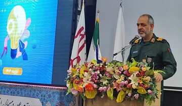 تجلیل از بانوان و دانش آموزان دختر شهید در شهرکرد