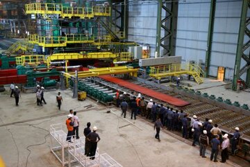 تصاویری از روزهایی که نخستین محصول در شرکت فولاد اکسین خوزستان تولید شد