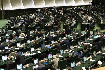 تعیین حداقل نرخ عوارض کالاهای آسیبرسان در سال آینده در صحن امروز مجلس