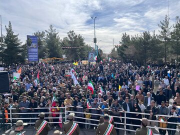 حضور تاریخی مردم کرمان در راهپیمایی ٢٢ بهمن