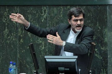 حمله تند کوچکزاده به سید حسن خمینی؛ عراقچی گفت این اصلاح طلبها بیش از همه به من صدمه میزنند/ حاجیبابایی: مطالب مغایر، در خط انقلاب نیست