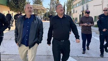 خشم گسترده از یورش بنگویربه زندان عوفر/ گویر: زندانها دیگر هتل نیستند بلکه زندان واقعی هستند!