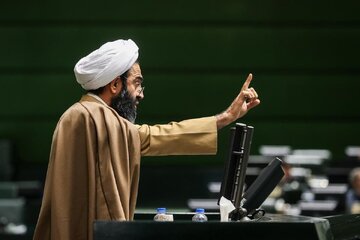 راستیآزمایی سخنان نماینده خمینی شهر/ آیا در قانون راهنمایی و رانندگی، صدور گواهینامه موتور صرفاً برای آقایان ذکر شده است؟