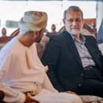 روایت یک عکس/ وزیر عمان به لاریجانی نامه و پیام تحویل داده است؟