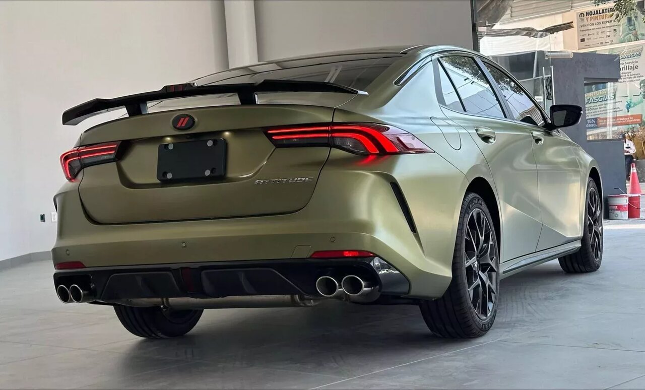 قیمت خودروی وارداتی ایران با نشان آمریکایی /عکس