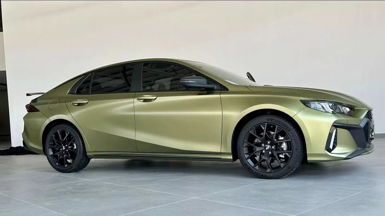 قیمت خودروی وارداتی ایران با نشان آمریکایی /عکس