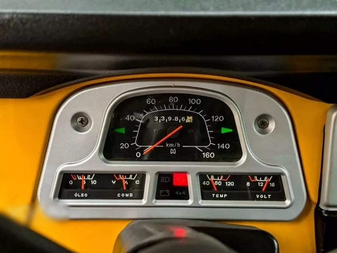 قیمت لندکروزر ۴۰ ساله با موتور مرسدس بنز / عکس