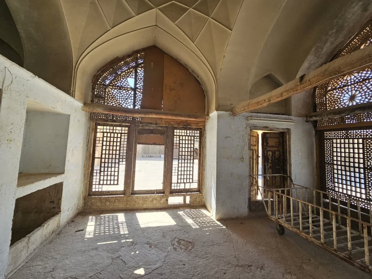 مسجد «کازرونی» ثبت ملی شد؛ نوبت به مسجد «سید» نرسید/ یک قدم تا تخریب بنای ارزشمند دوره قاجار!