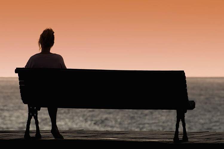 مغز با دلشکستگی مانند آسیب جسمی برخورد میکند