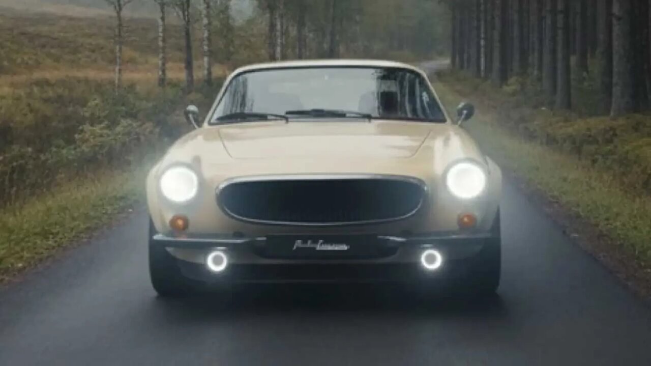 ولوو استیشن گرانتر از فراری