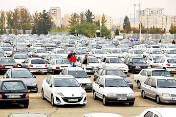 پیشبینی دو کارشناس از بازار خودرو قبل از عید / قیمت خودرو ارزان میشود؟