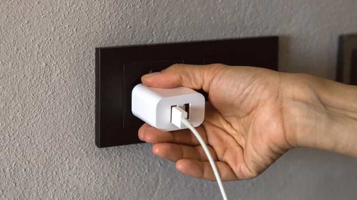 چرا برخی شارژرهای موبایل ارزان و برخی دیگر گران هستند؟