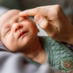 چرا نوزاد انسان ناتوانترین موجود زمین است؟