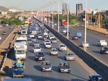 ترافیک نیمهسنگین در محورهای قزوین/۵۰تیم پلیس راه در آمادهباش