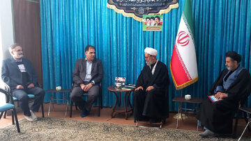 توسعه دسترسی به فیبرنوری و تقویت زیرساختهای ارتباطی محور دیدار رئیس مخابرات دامغان با امام جمعه شهرستان