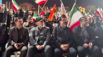 حضور استاندار قم در اجتماع پرشور «شبهای بیعت و نصرت» در میدان مرجعیت
