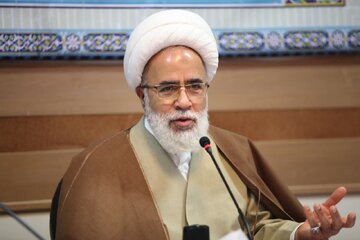 در برابر جنگ روانی دشمن ایستادهایم؛ برخورد با اخلالگران بازار ضروری است