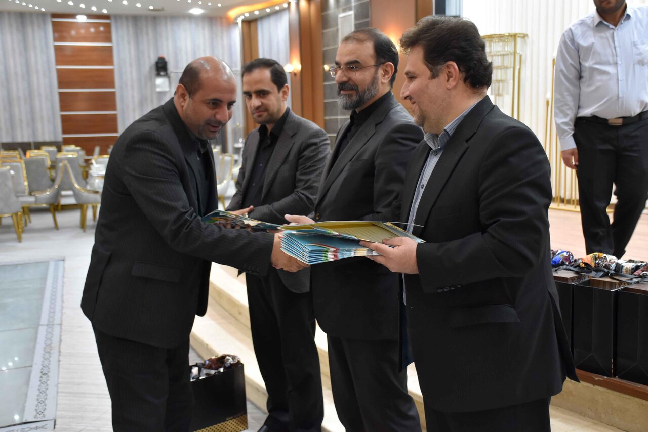 نشست هیئتهای تشخیص و حل اختلاف کار شهرستان میبد نشست هیئتهای تشخیص و حل اختلاف کار شهرستان میبد
