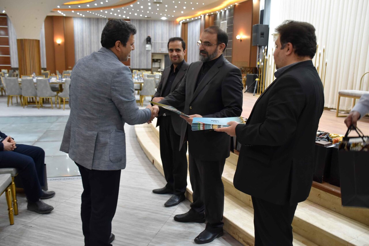 نشست هیئتهای تشخیص و حل اختلاف کار شهرستان میبد نشست هیئتهای تشخیص و حل اختلاف کار شهرستان میبد