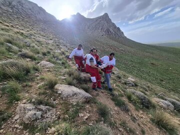 نجاتگران هلالاحمر جان دو نفر را در ارتفاعات زنجان نجات دادند