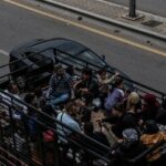وحشت در بیروت / ساکنان جنوب بیروت از هراس جنایات رژیم اسرائیل خانههای خود را ترک میکنند
