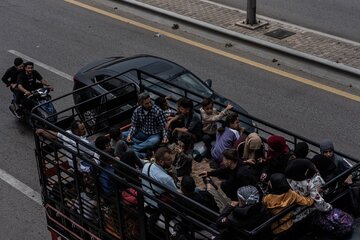 وحشت در بیروت / ساکنان جنوب بیروت از هراس جنایات رژیم اسرائیل خانههای خود را ترک میکنند